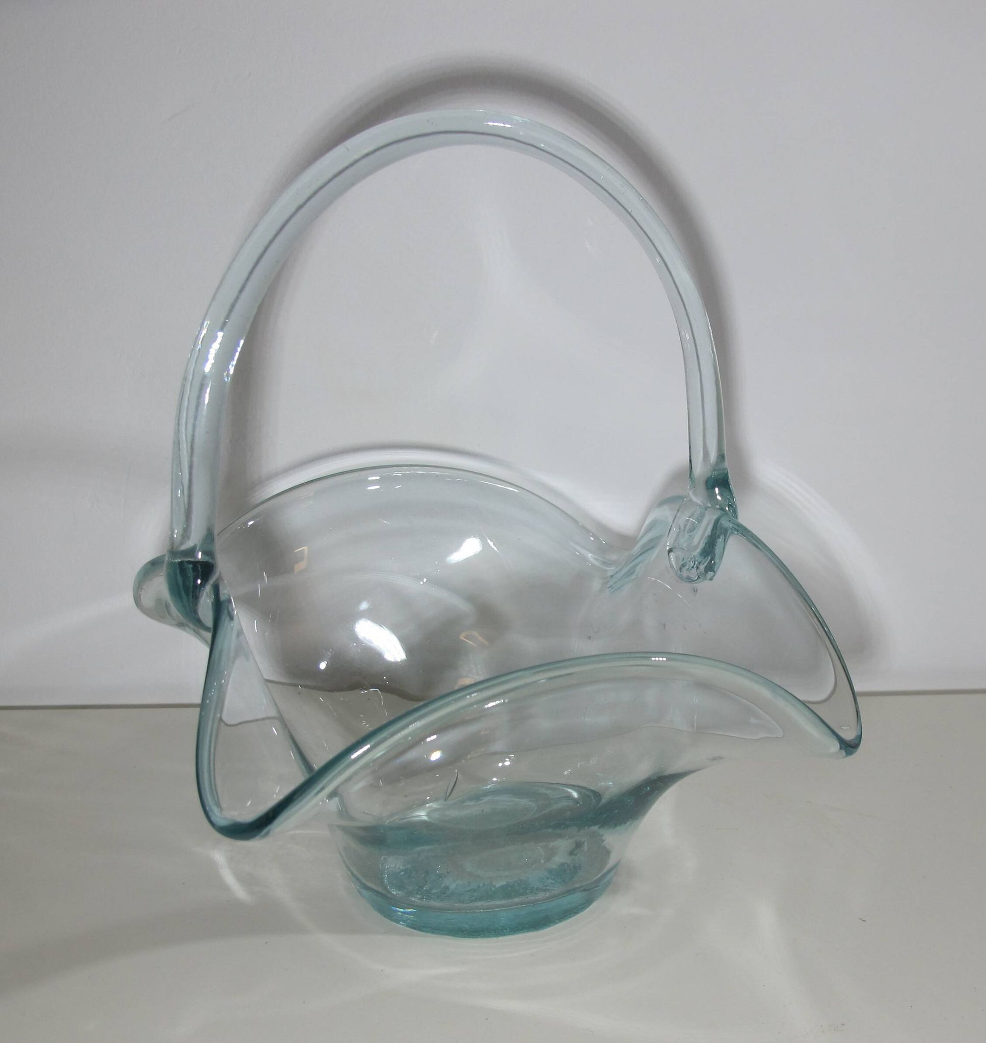Corbeille en verre forme panier