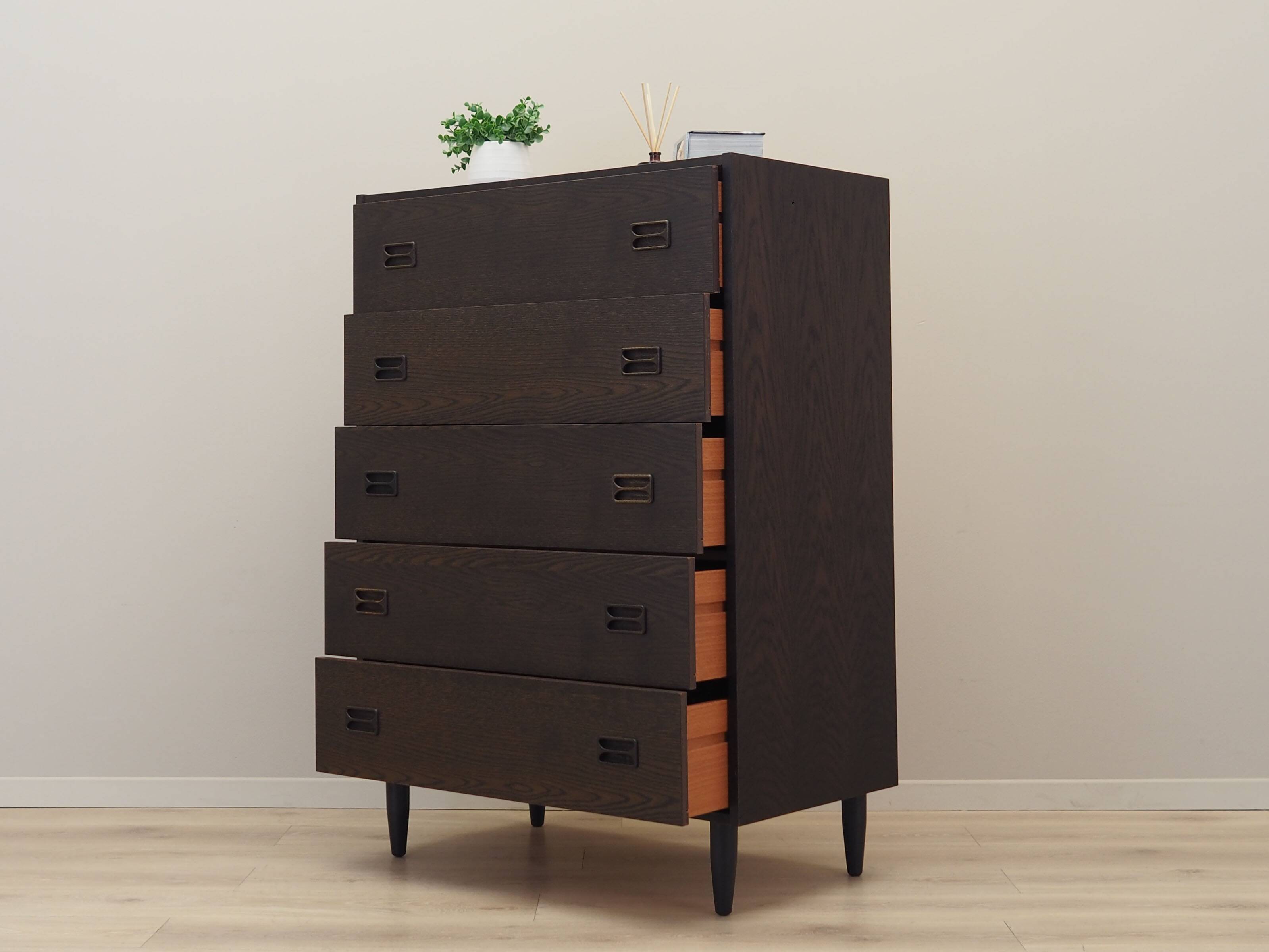 Commode en chêne, design danois, années 1970, production : Danemark