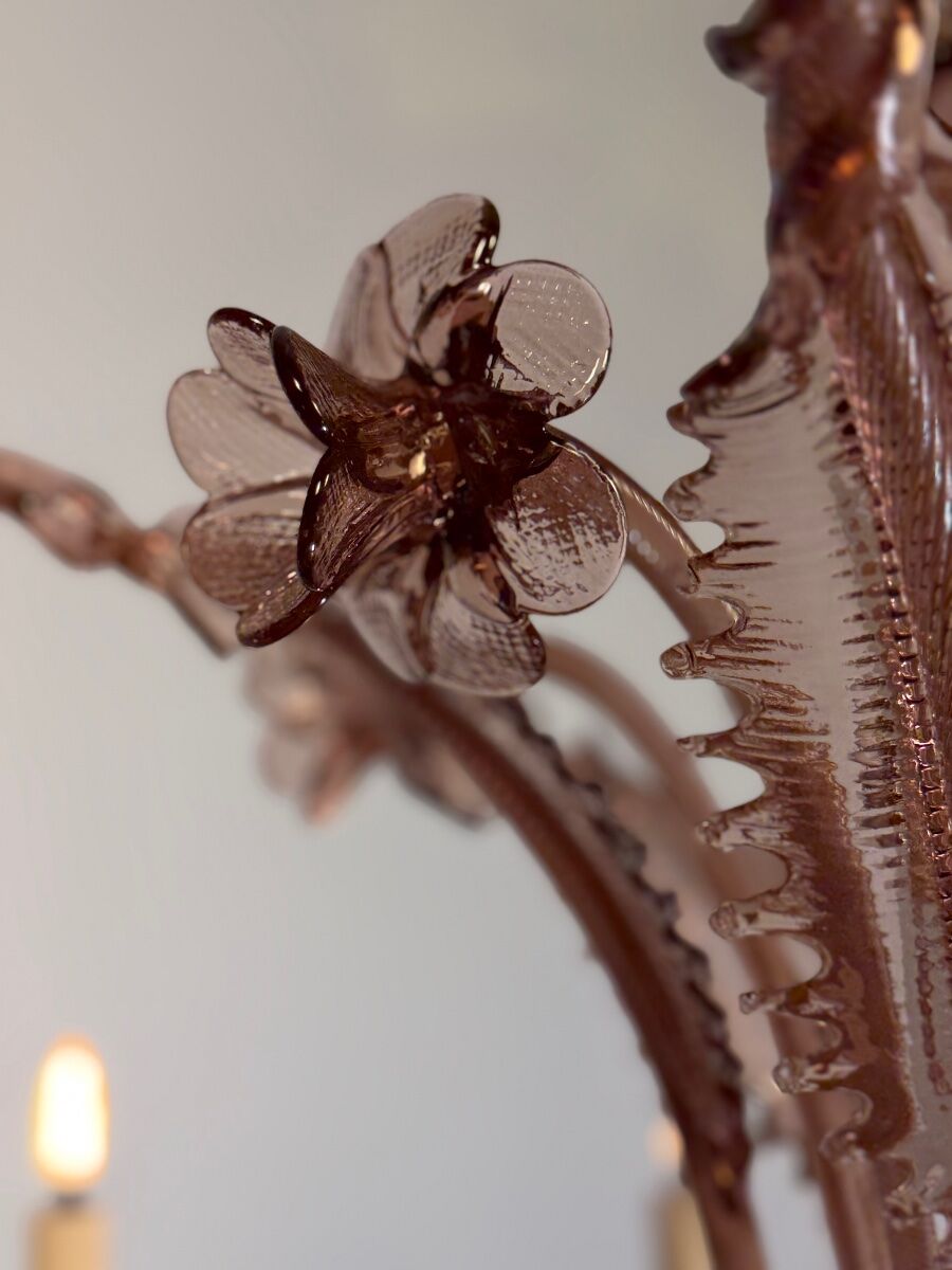 Venetian chandelier in Murano glass in amethyst colour, 8 light arms, 20th century