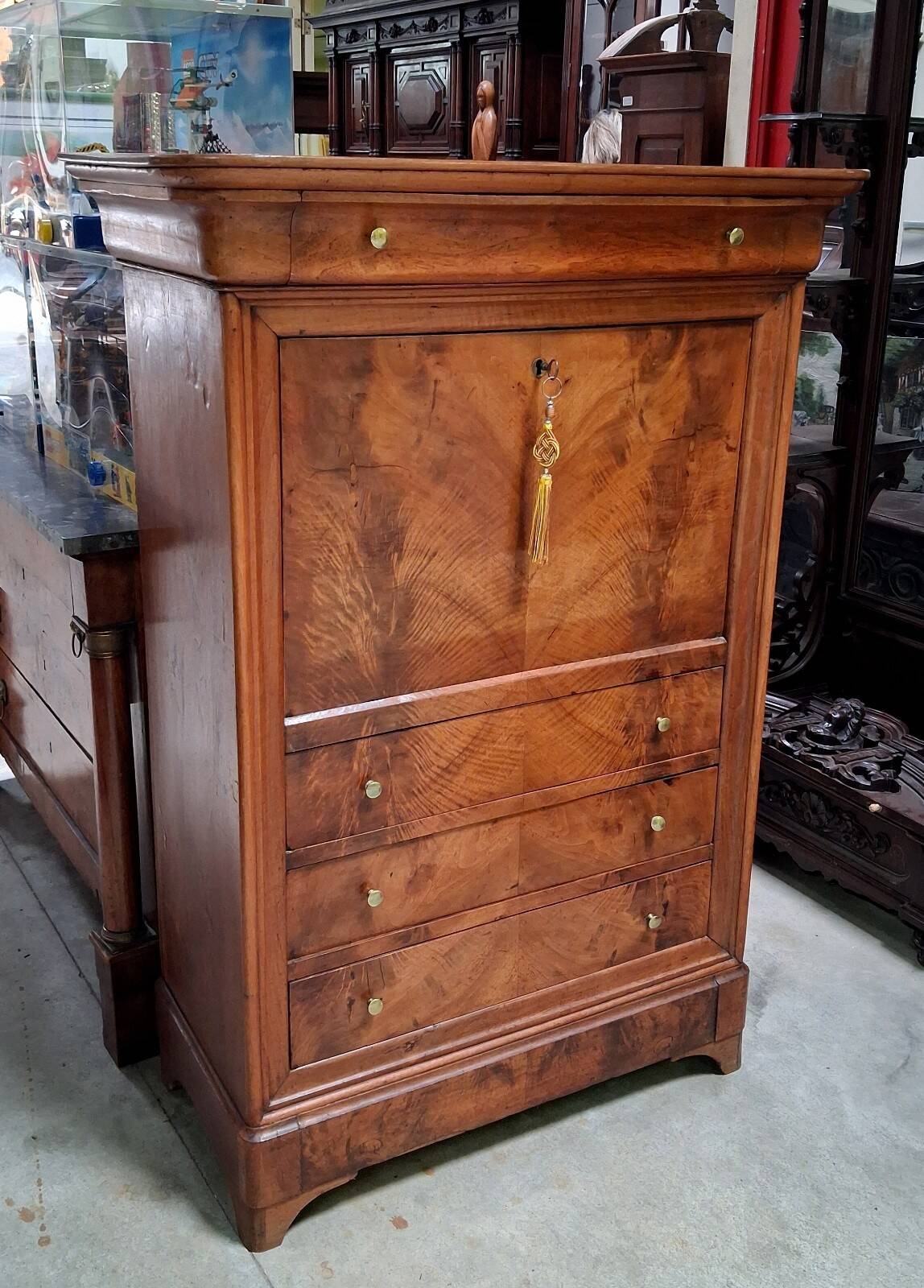 Important secretary in walnut from the Louis Philippe period, 19th century.