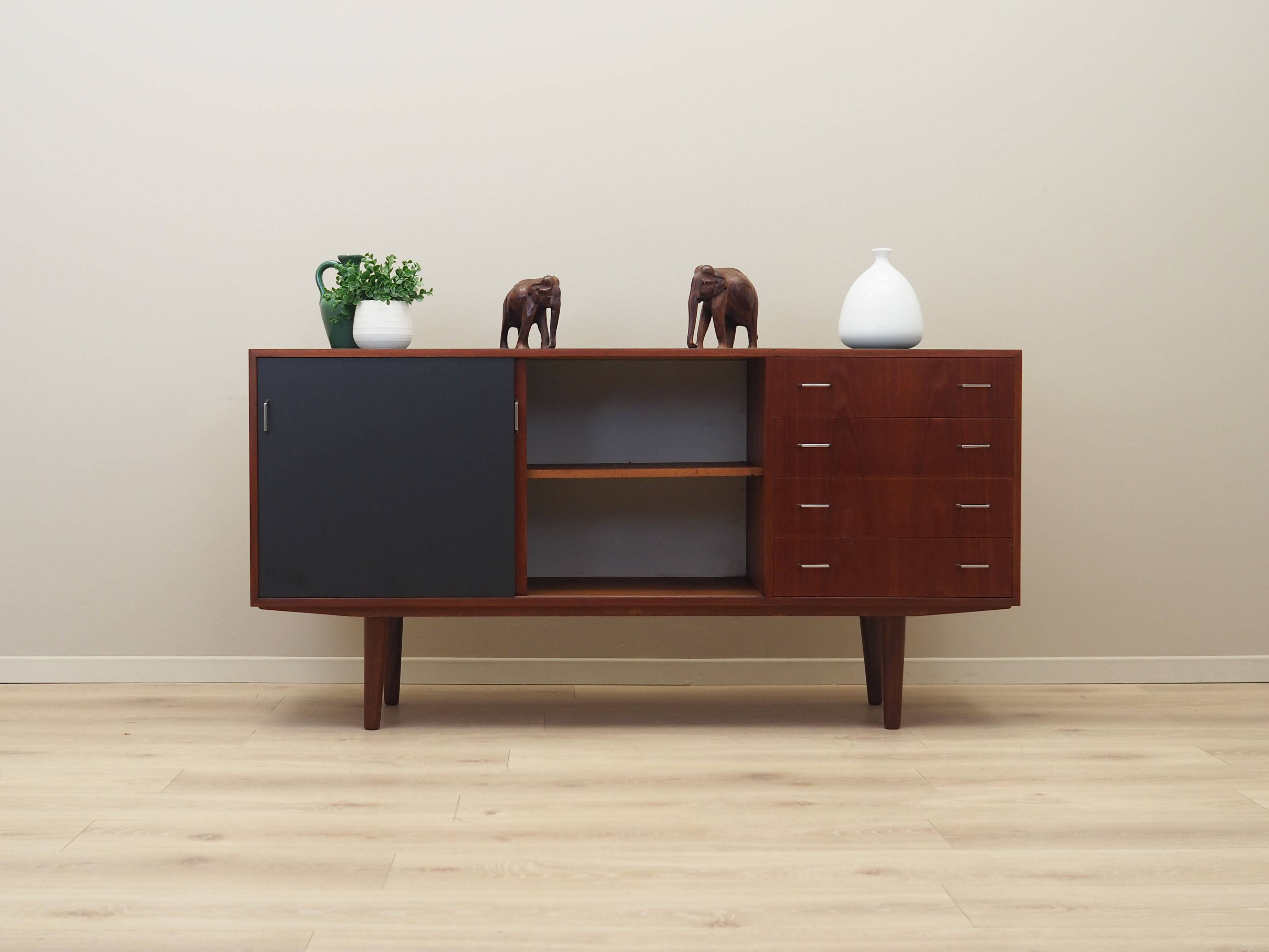 Commode en teck, design danois, années 1960, production : Danemark