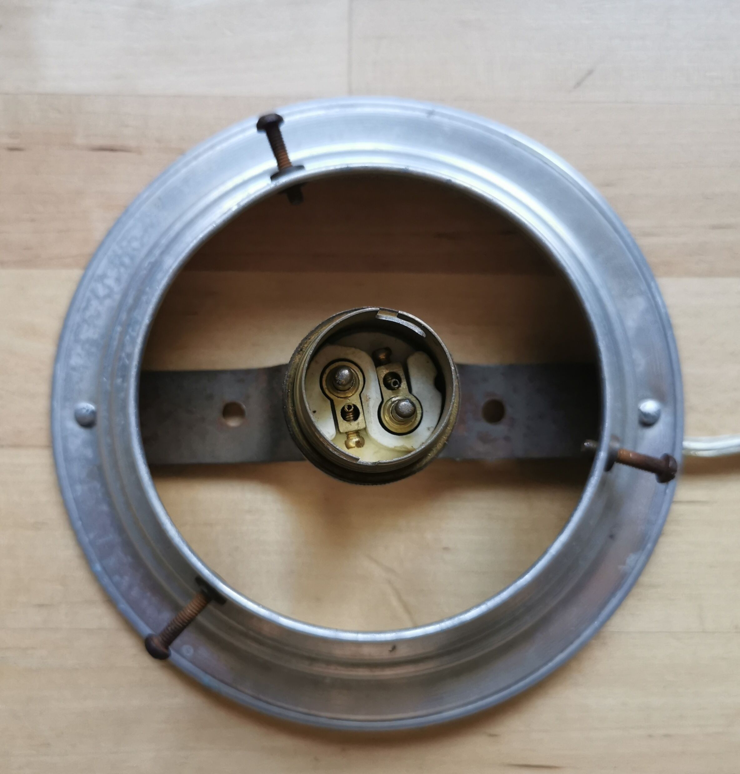 Art deco pressed glass pose lamp