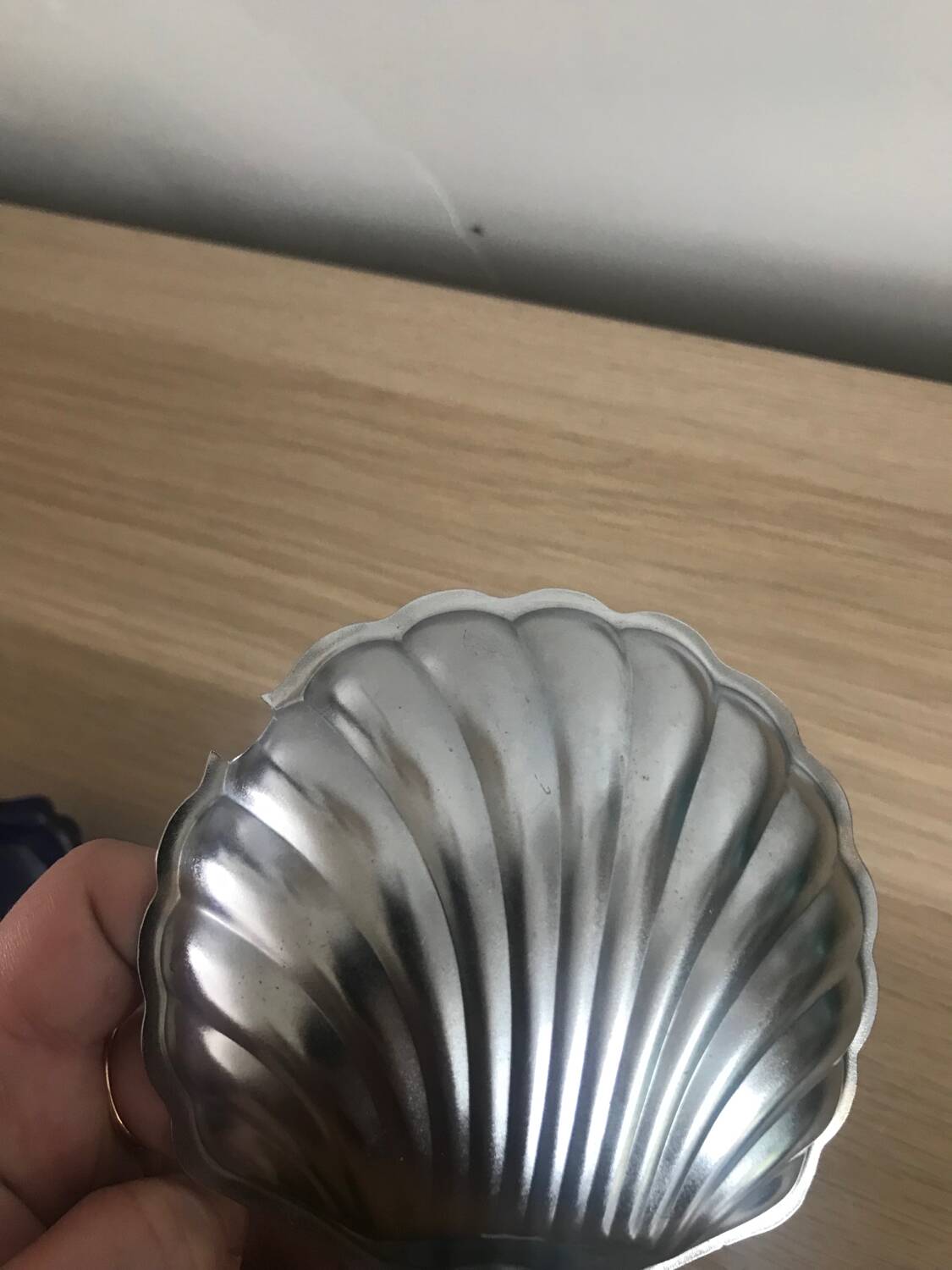 Shell butter dish 1950 with its blue cup