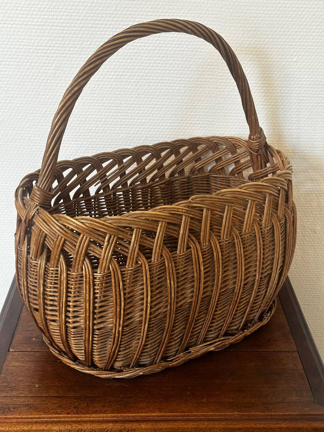 Vintage 1950s wicker basket