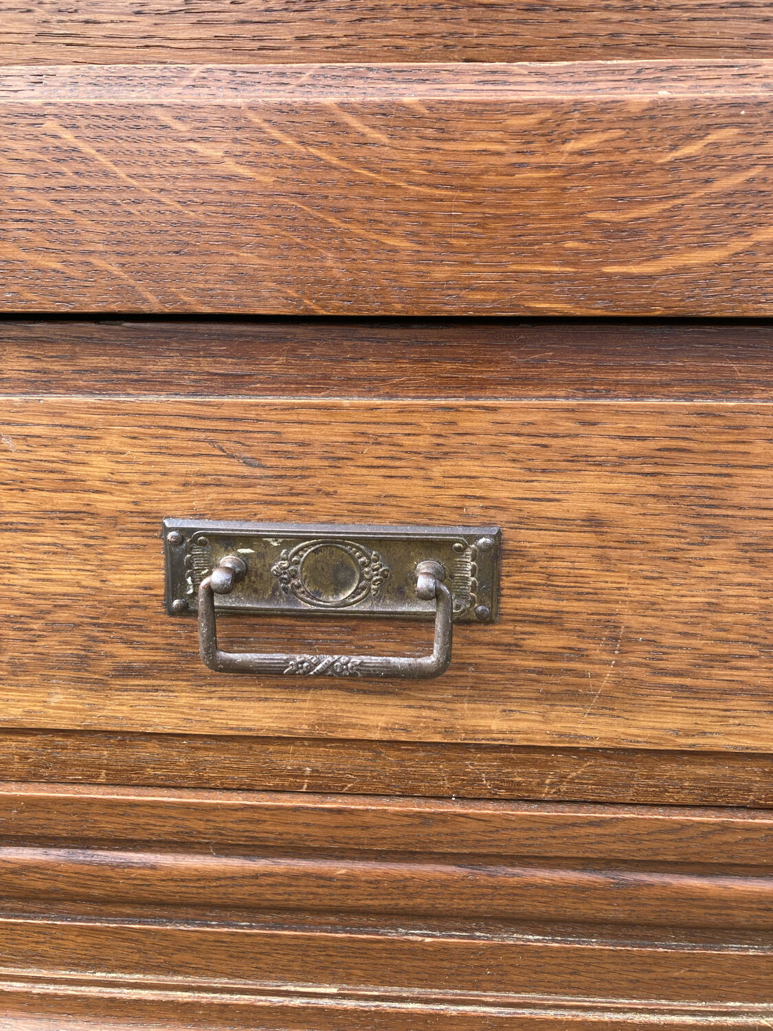 Parisian cabinet with shelves