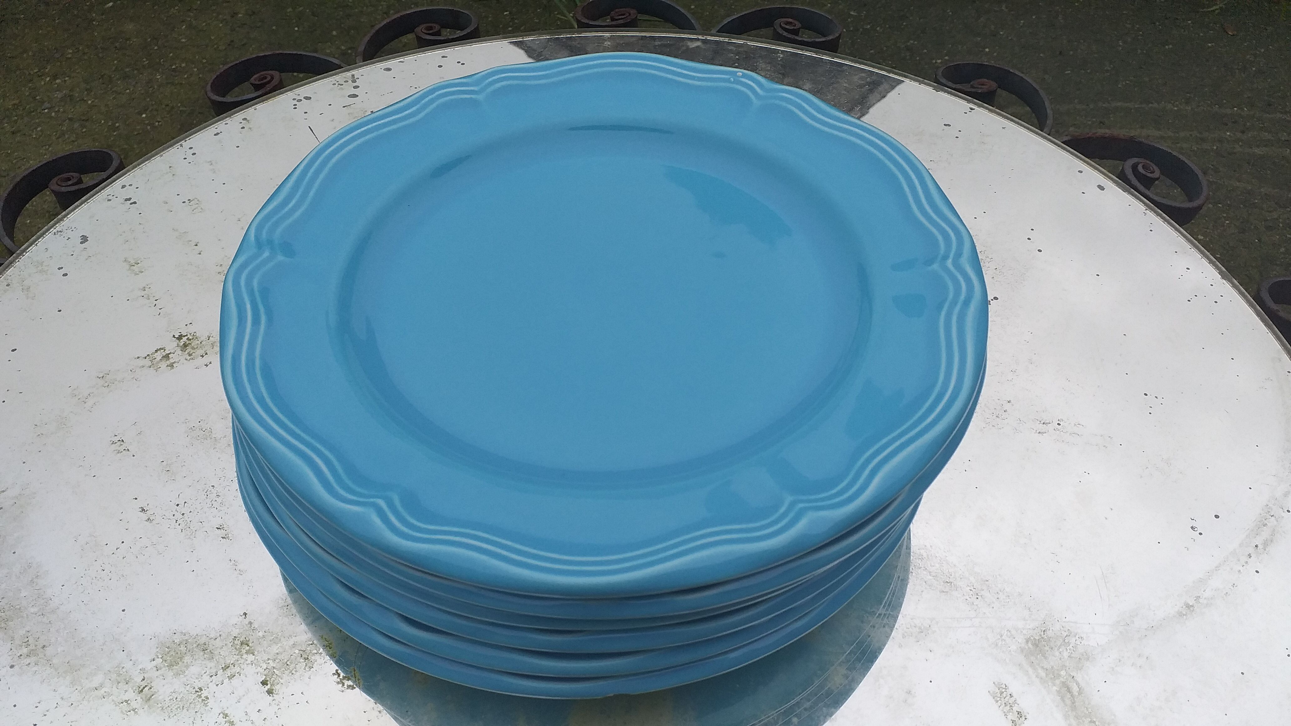 6 blue plates