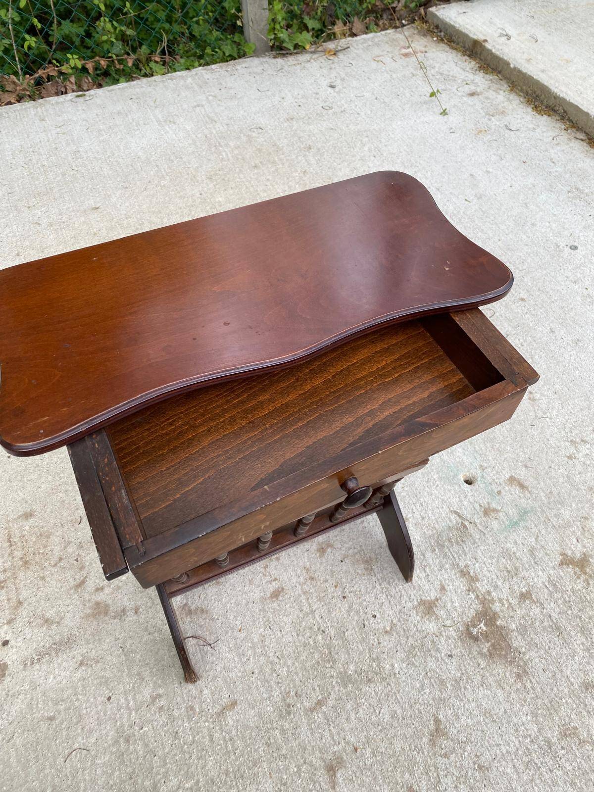 Solid wood pedestal bedside table with drawer