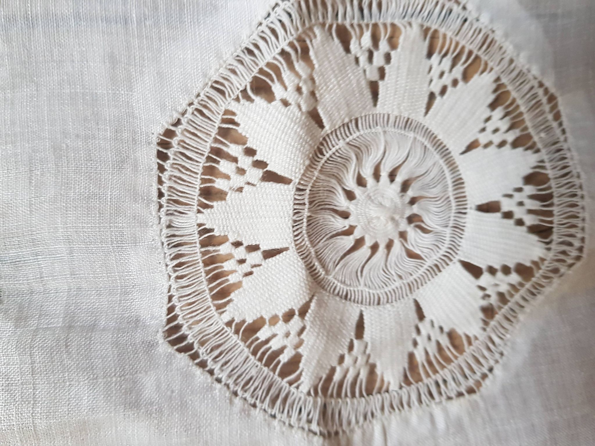 Nappe brodée main