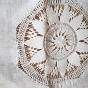 Nappe brodée main