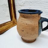 Vase with two-tone sandstone handle