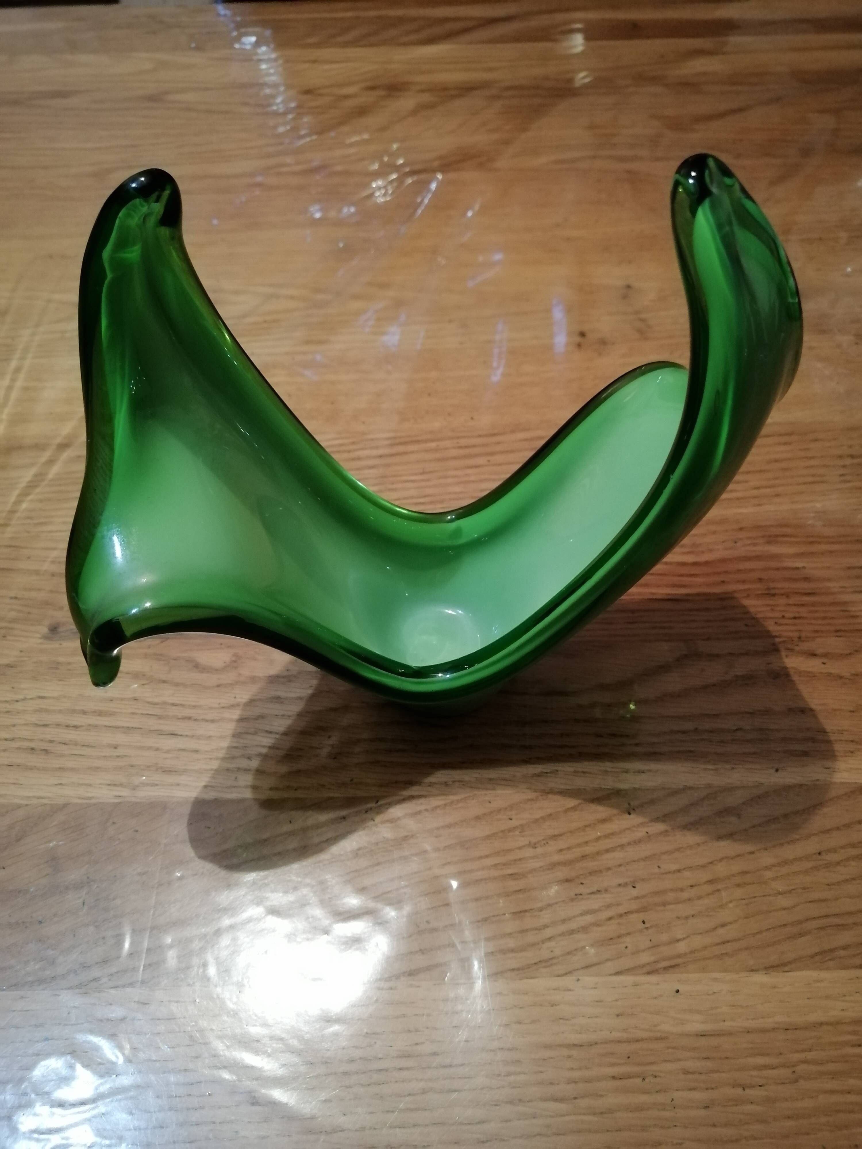 centerpiece pocket in blown glass