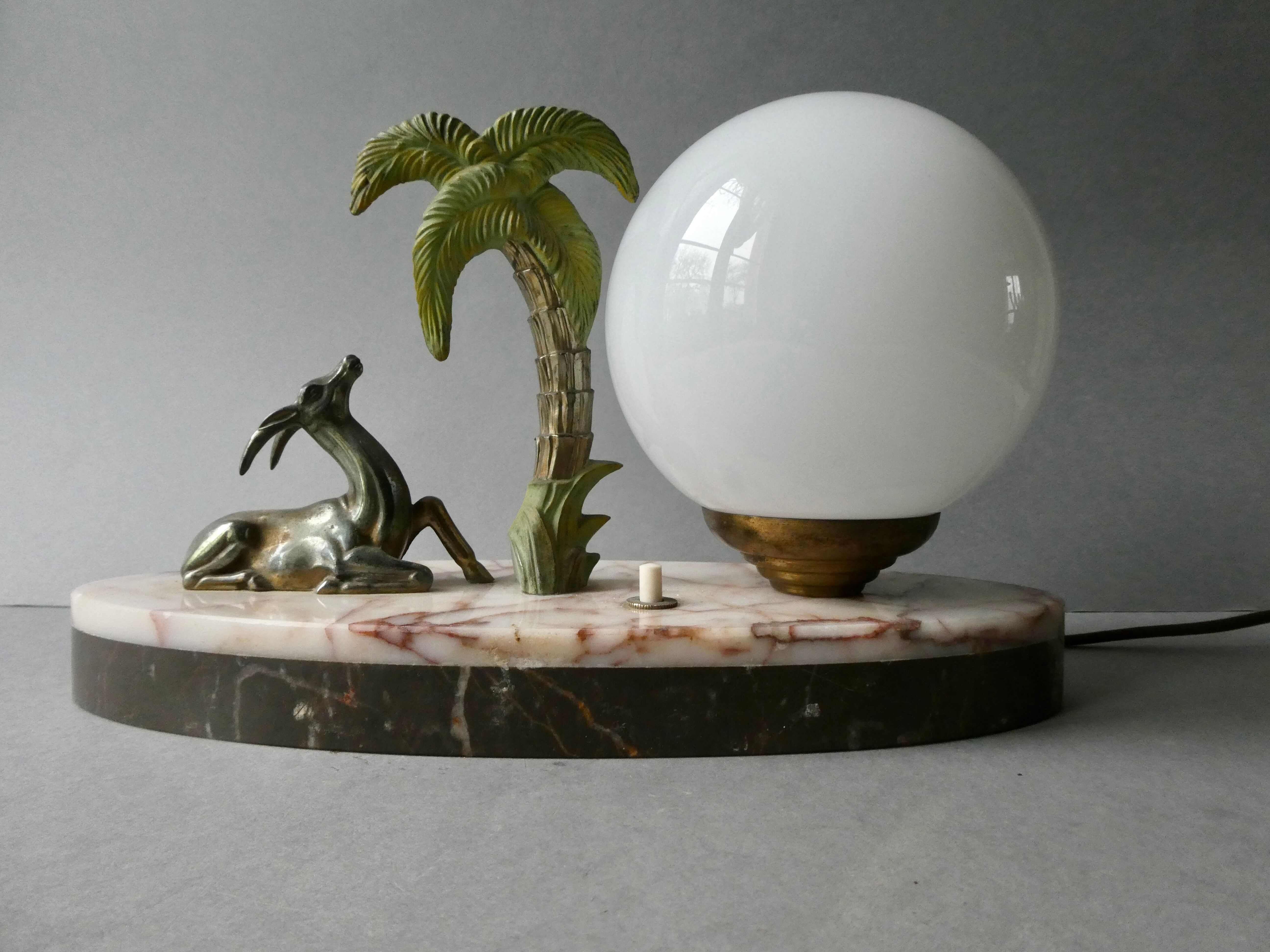 Art deco lamp