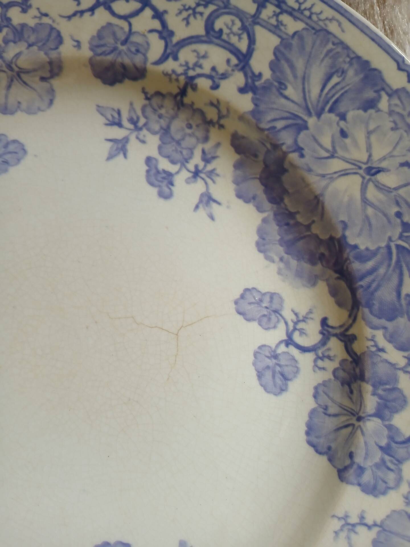 Plat ancien en terre de fer Sarreguemines 