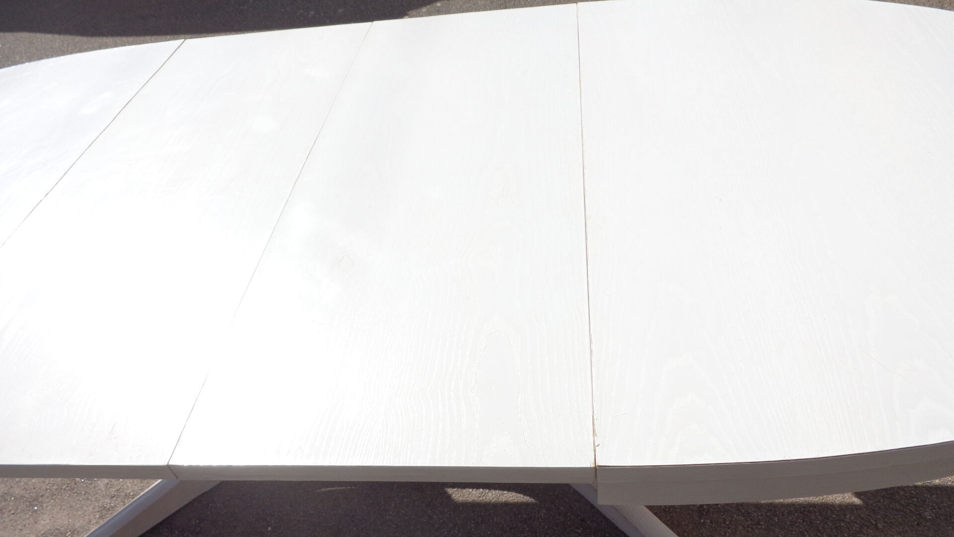 White oval Baumann table