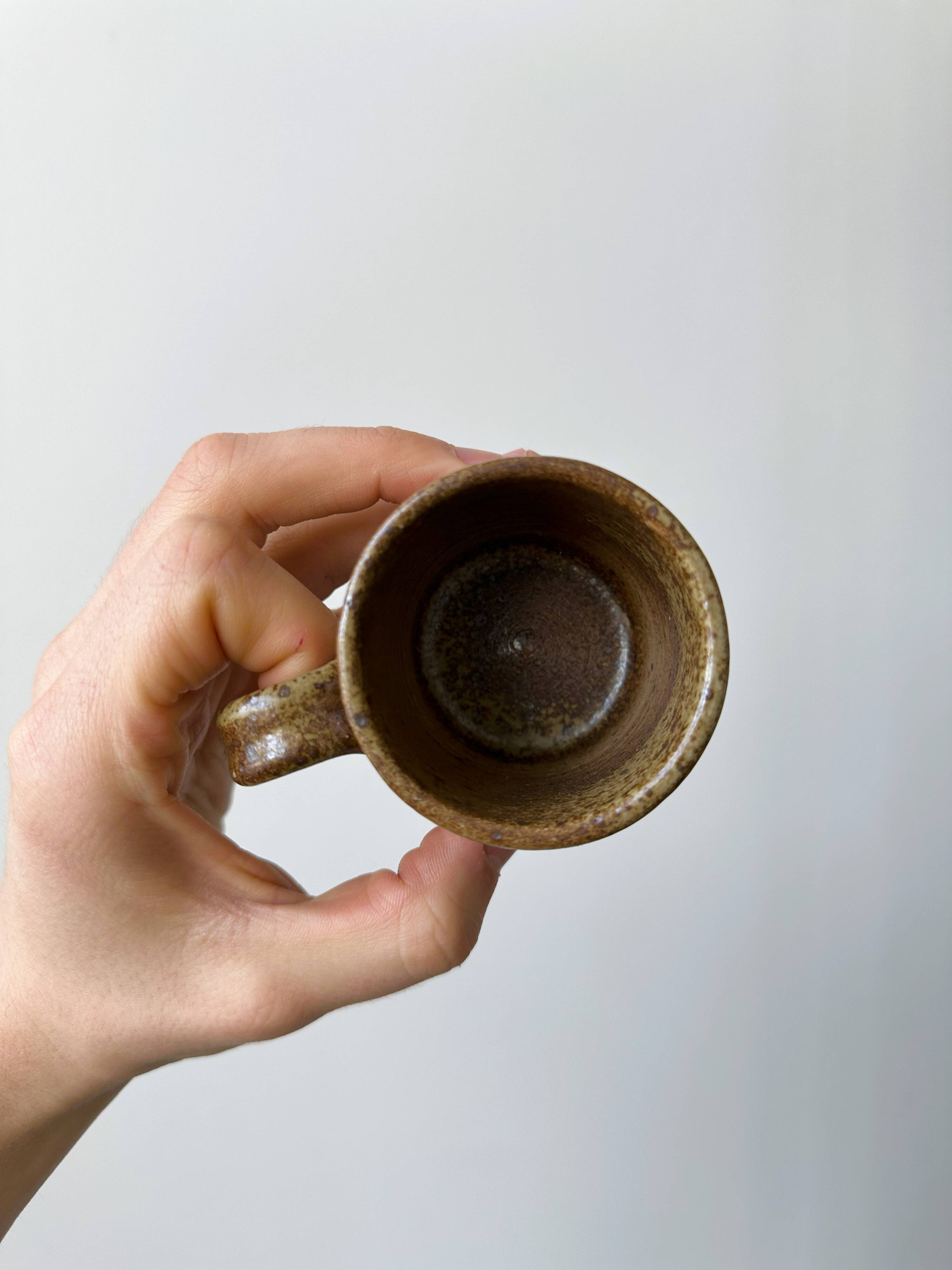 Artisanal pyrite-colored stoneware mugs
