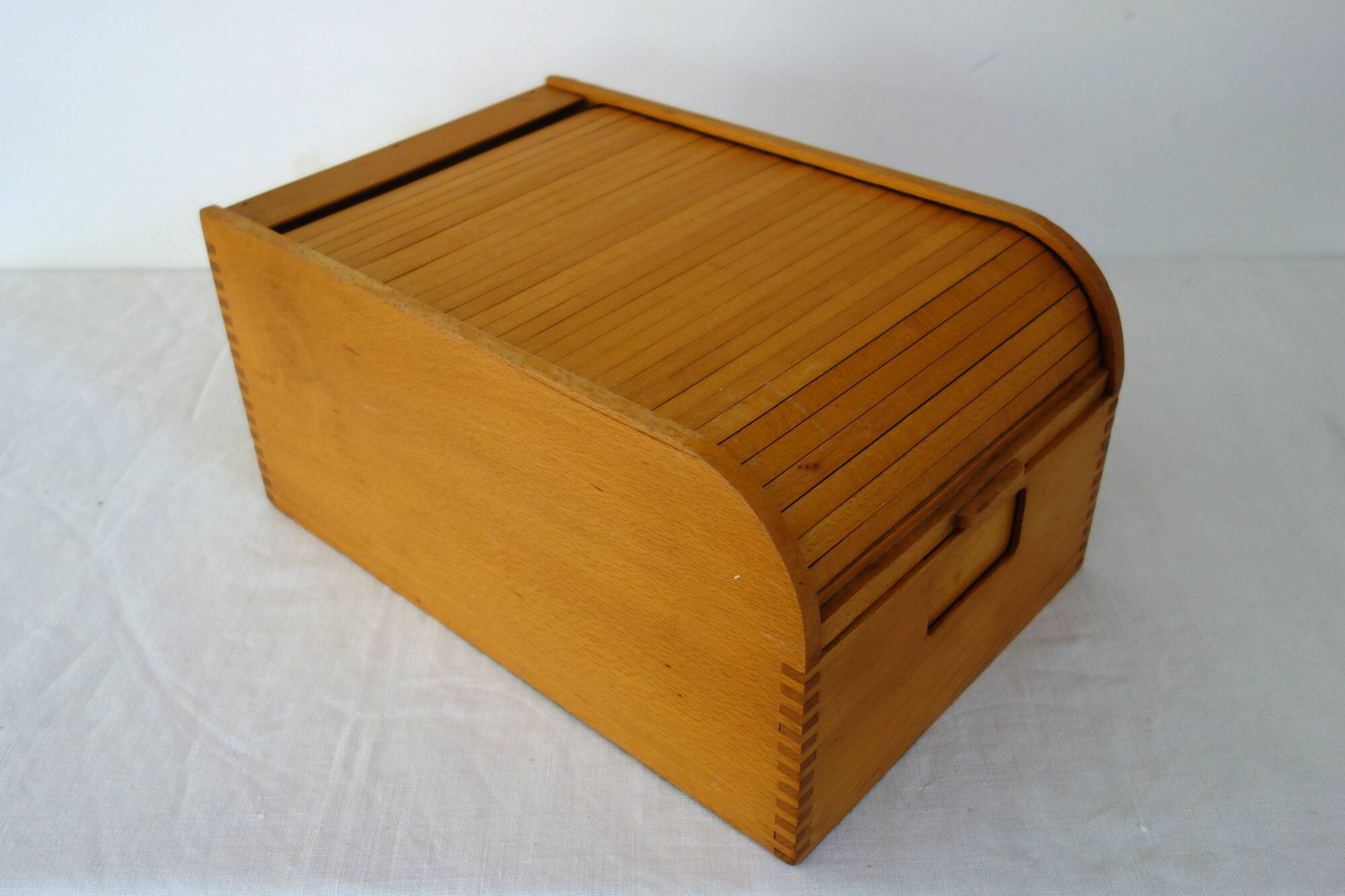Vintage curtain box caisson