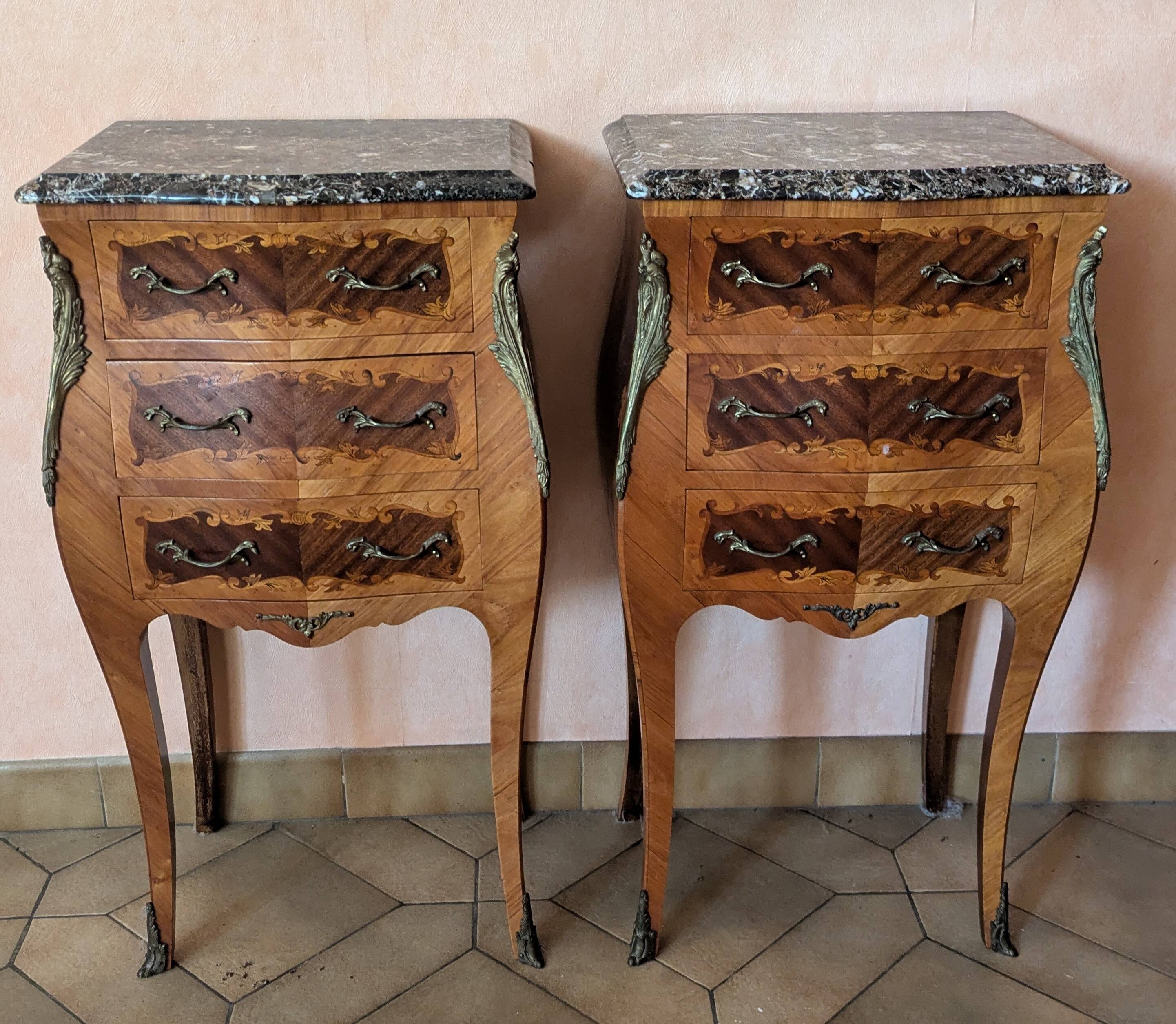 Paire de tables de chevet de style Louis XV