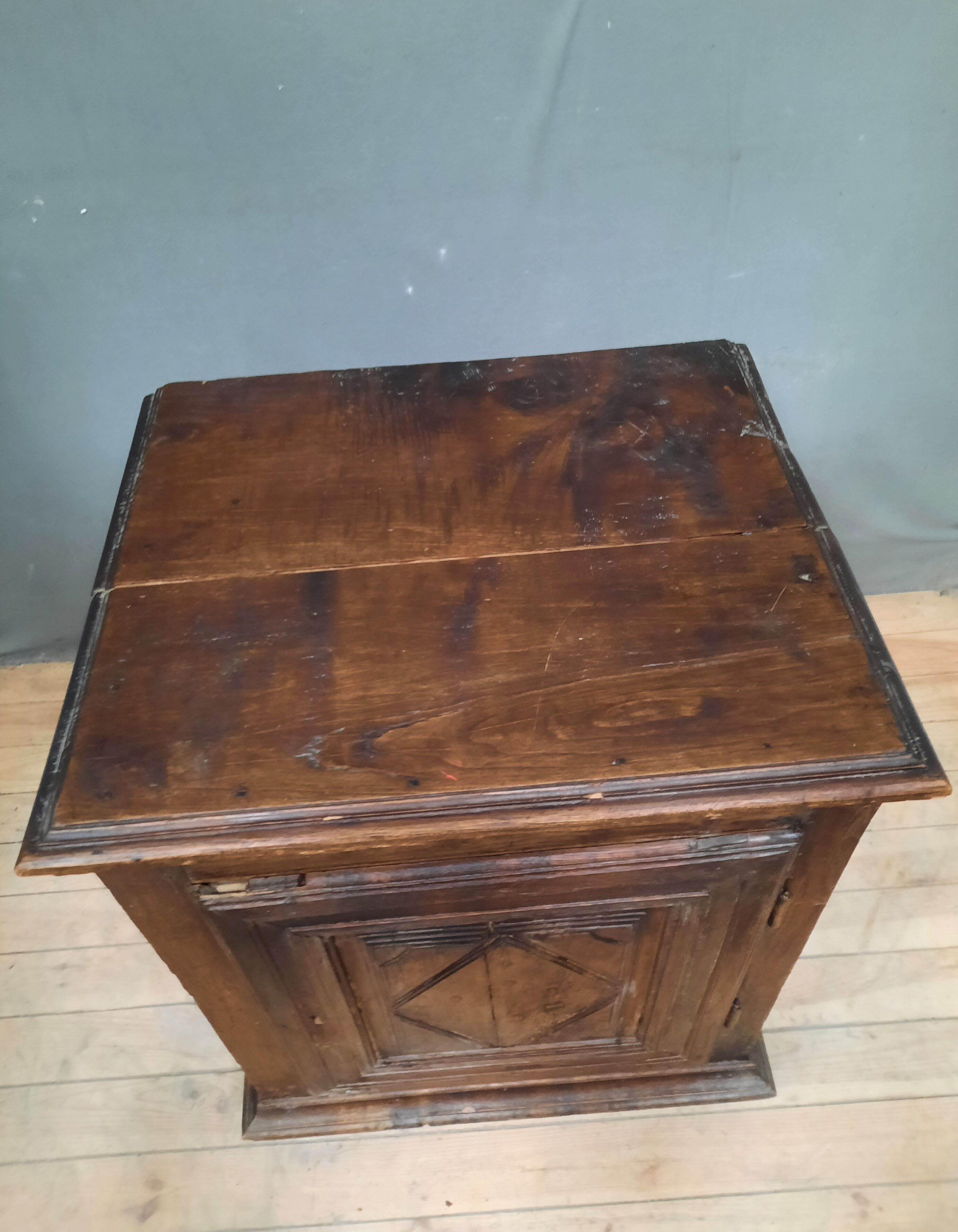 Louis XIII buffet at one door