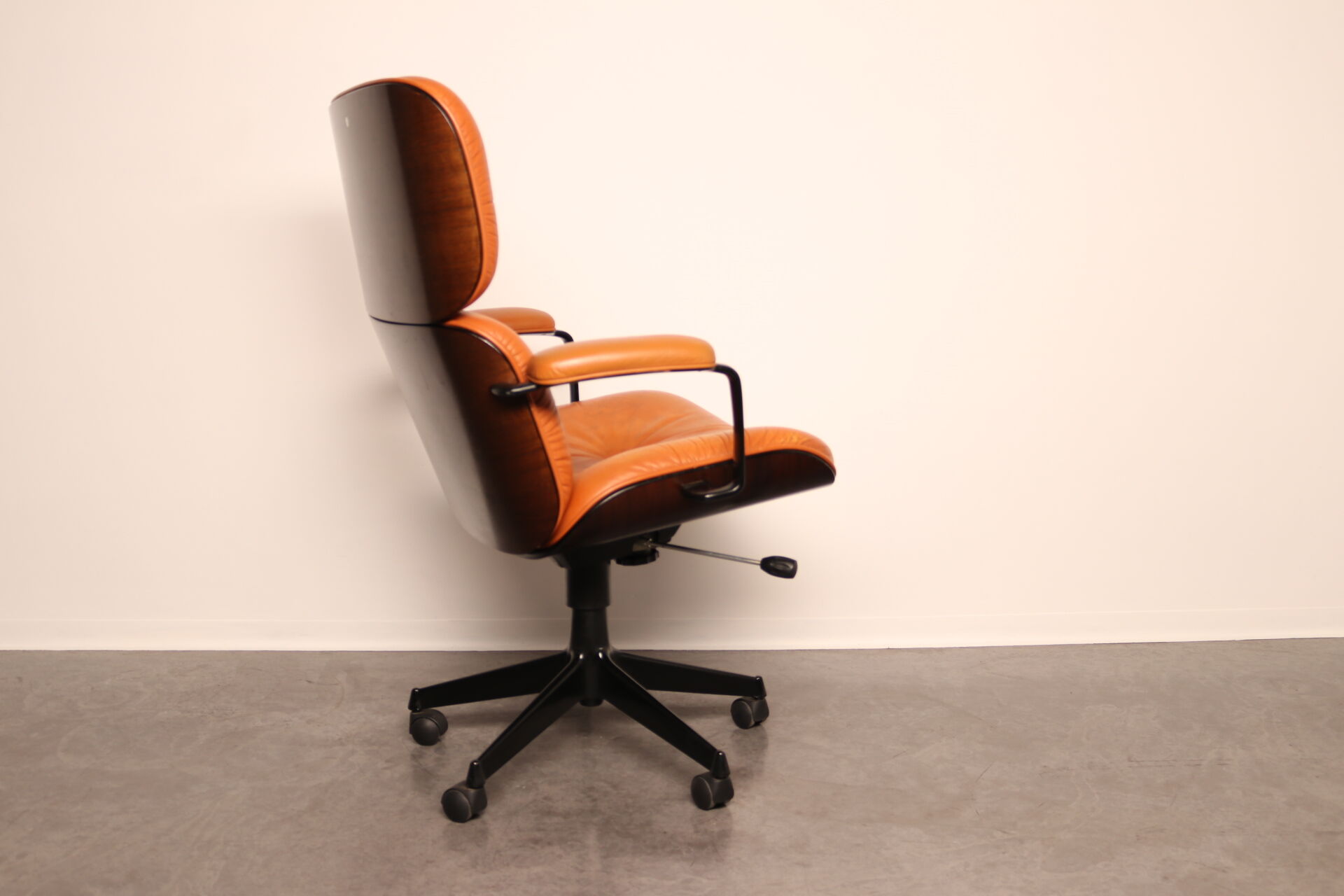 Swivel office chair - highback - in cognac leather by Ico Parisi for MIM - Italy - 1970's