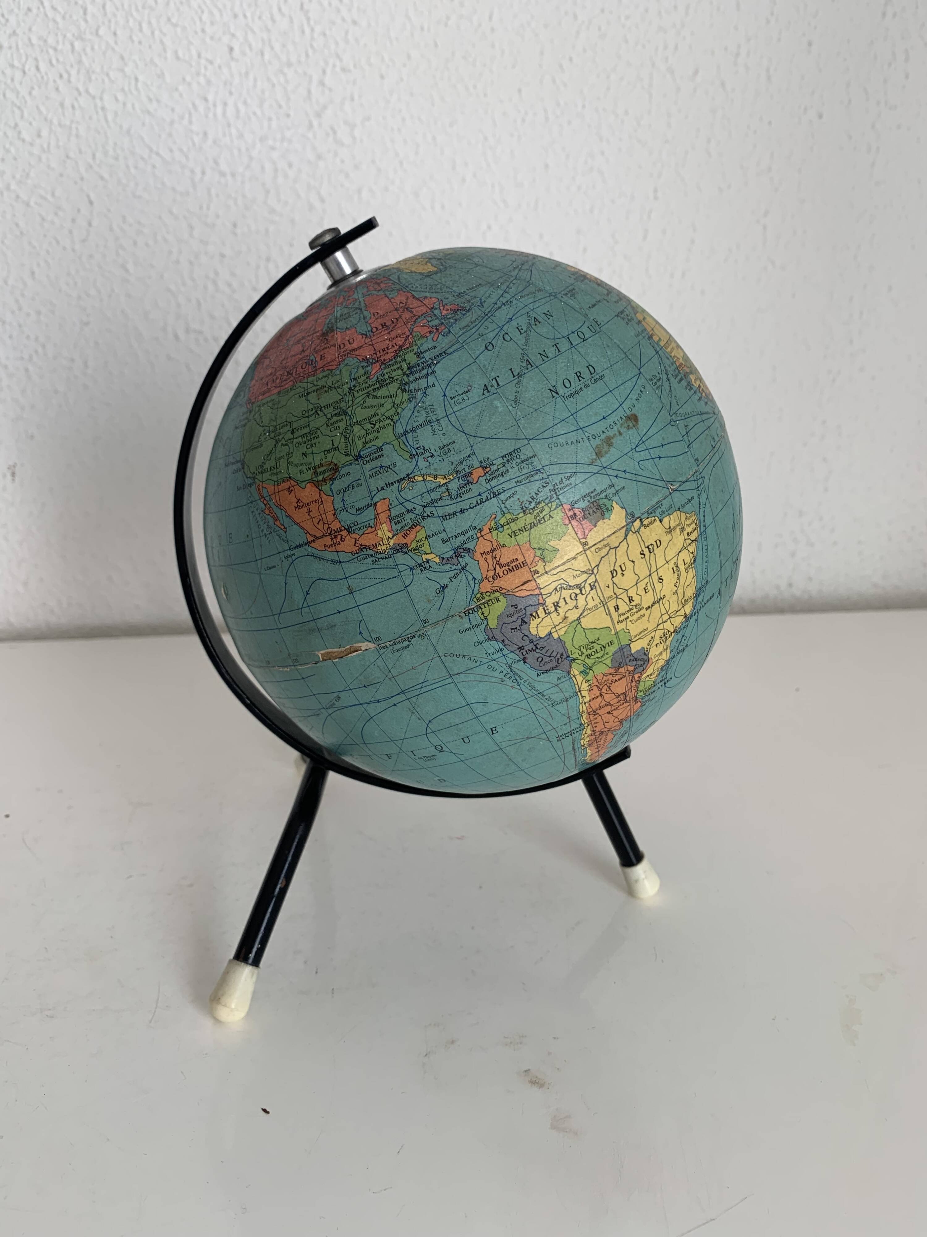 Vintage 1963 tripod terrestrial globe Taride Paris - 22 cm