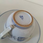 Tasses et soucoupes en terre vernissée