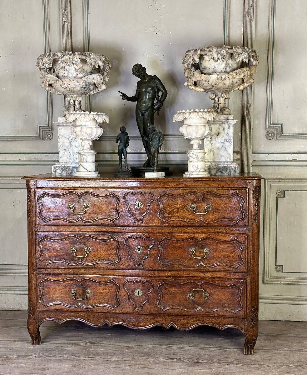 Commode Louis XV en chêne sculpté, XVIIIème siècle