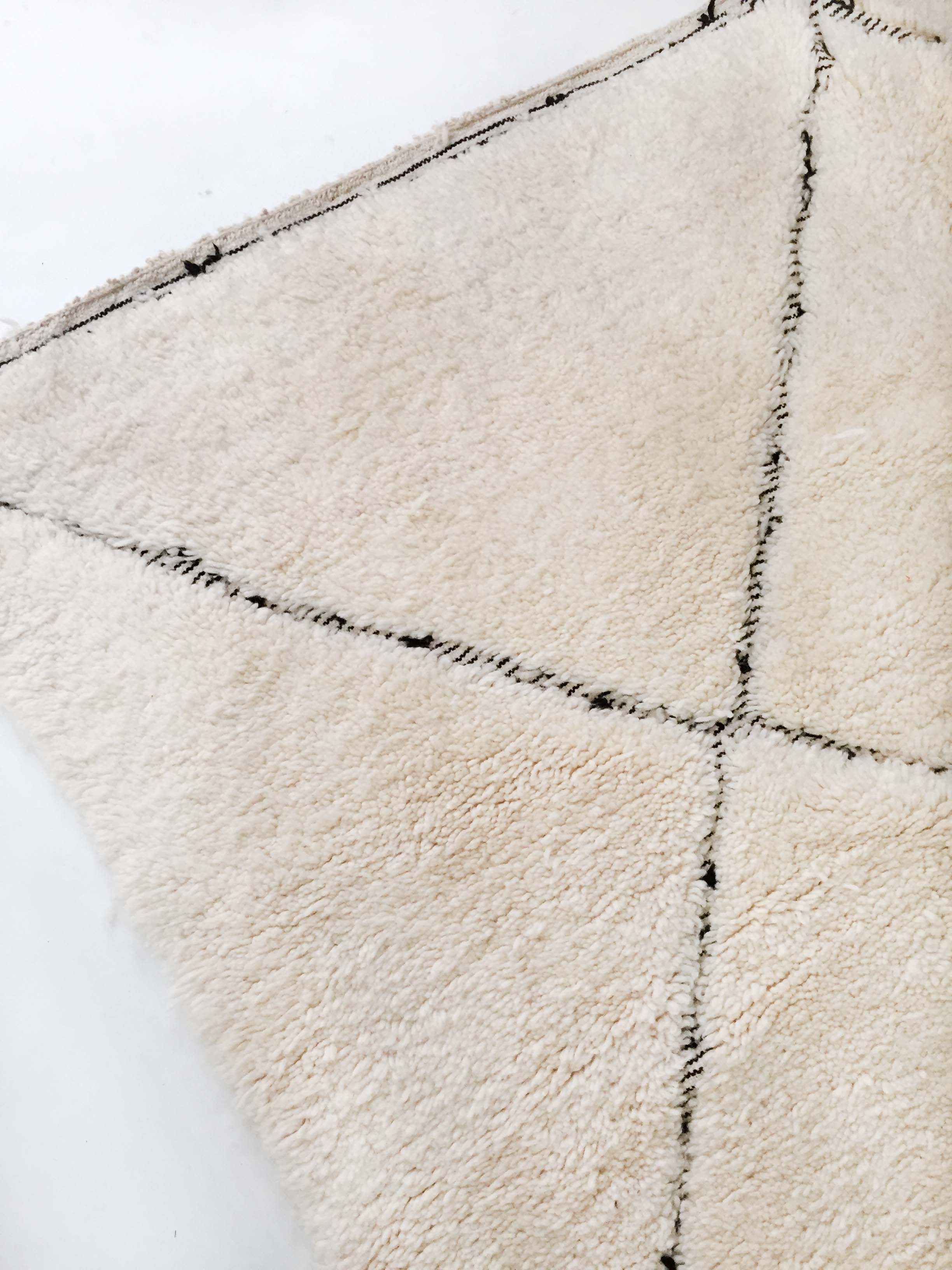 Moroccan Berber carpet blessed ouarain ecru with black diamonds engraved 300x202cm