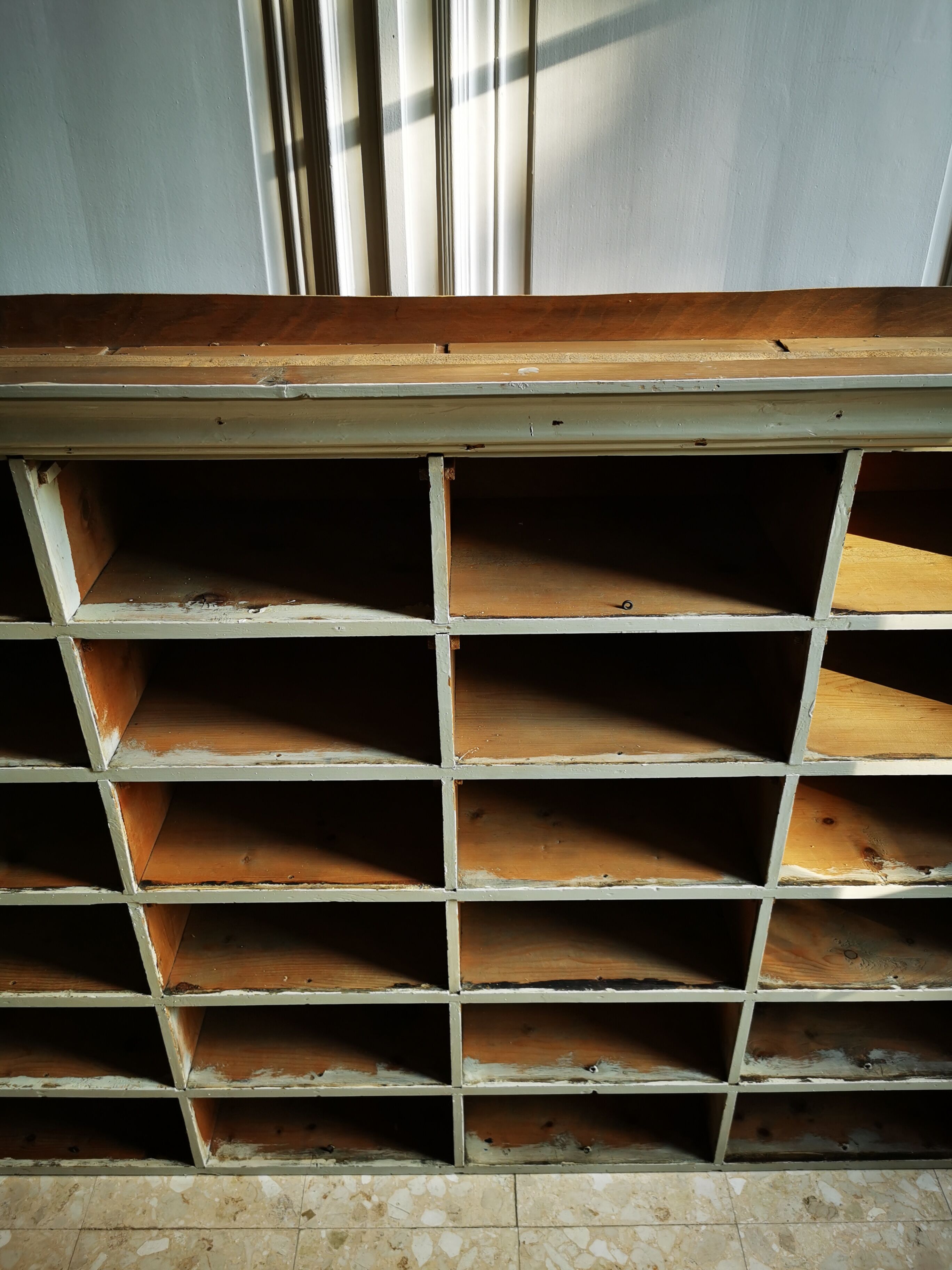 Former cabinet with lockers