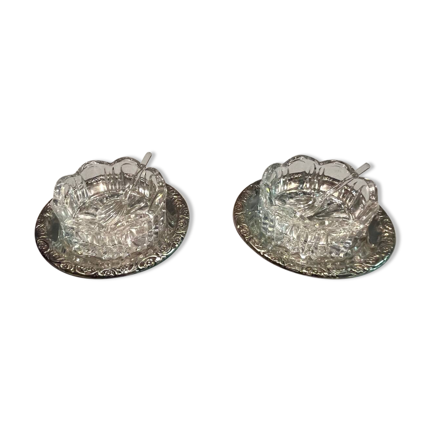 Crystal and silver-plated salt and pepper set