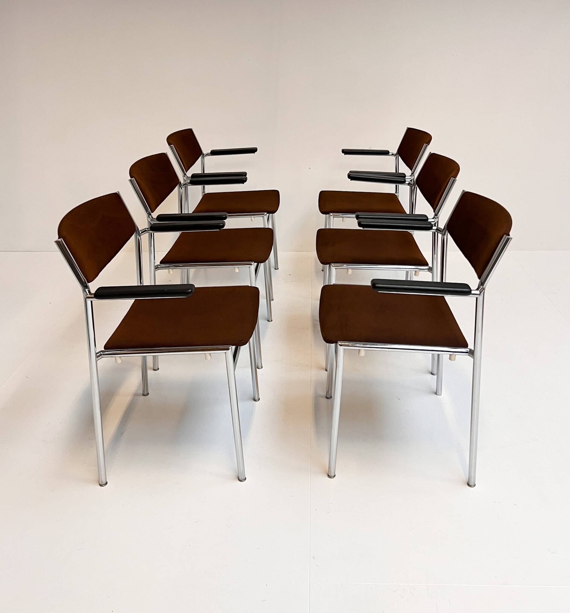 Set of 6 stackable chairs in rust colour by Gijs van der Sluis, 1970s.