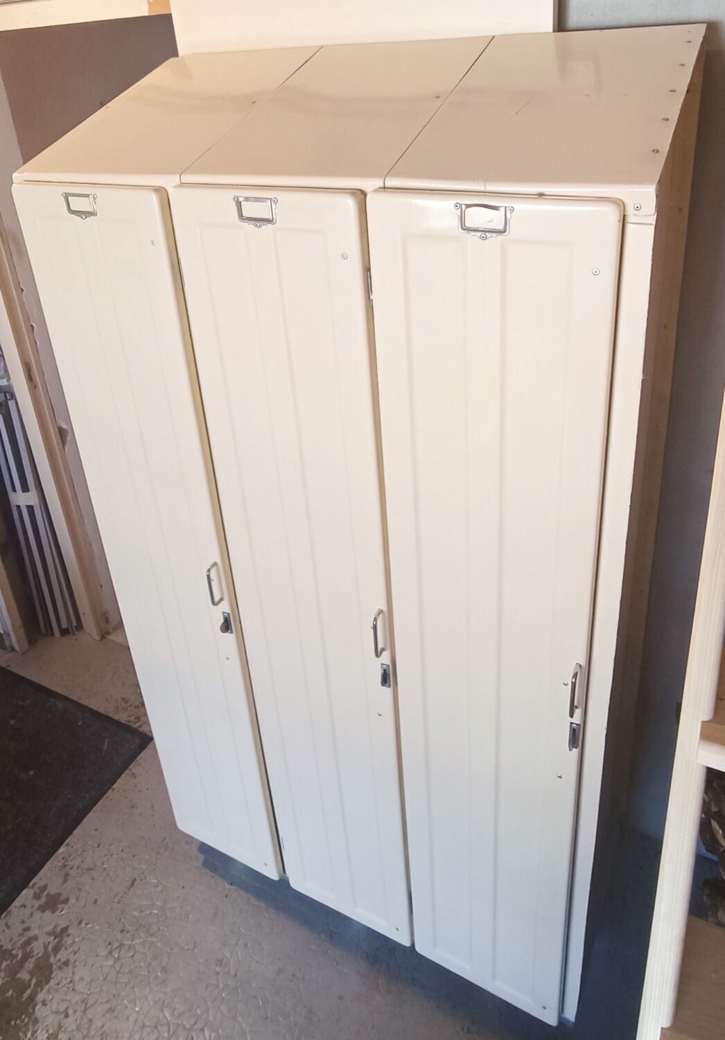 Fiber workshop cloakroom