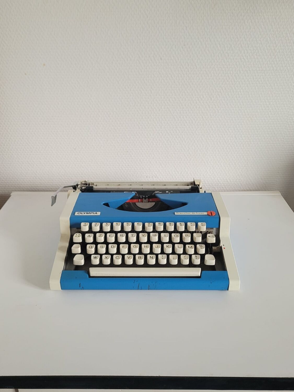 Machine à écrire Olympia bleue vintage