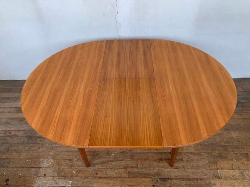 Round table in teak with vintage butterfly extension from the 1960s