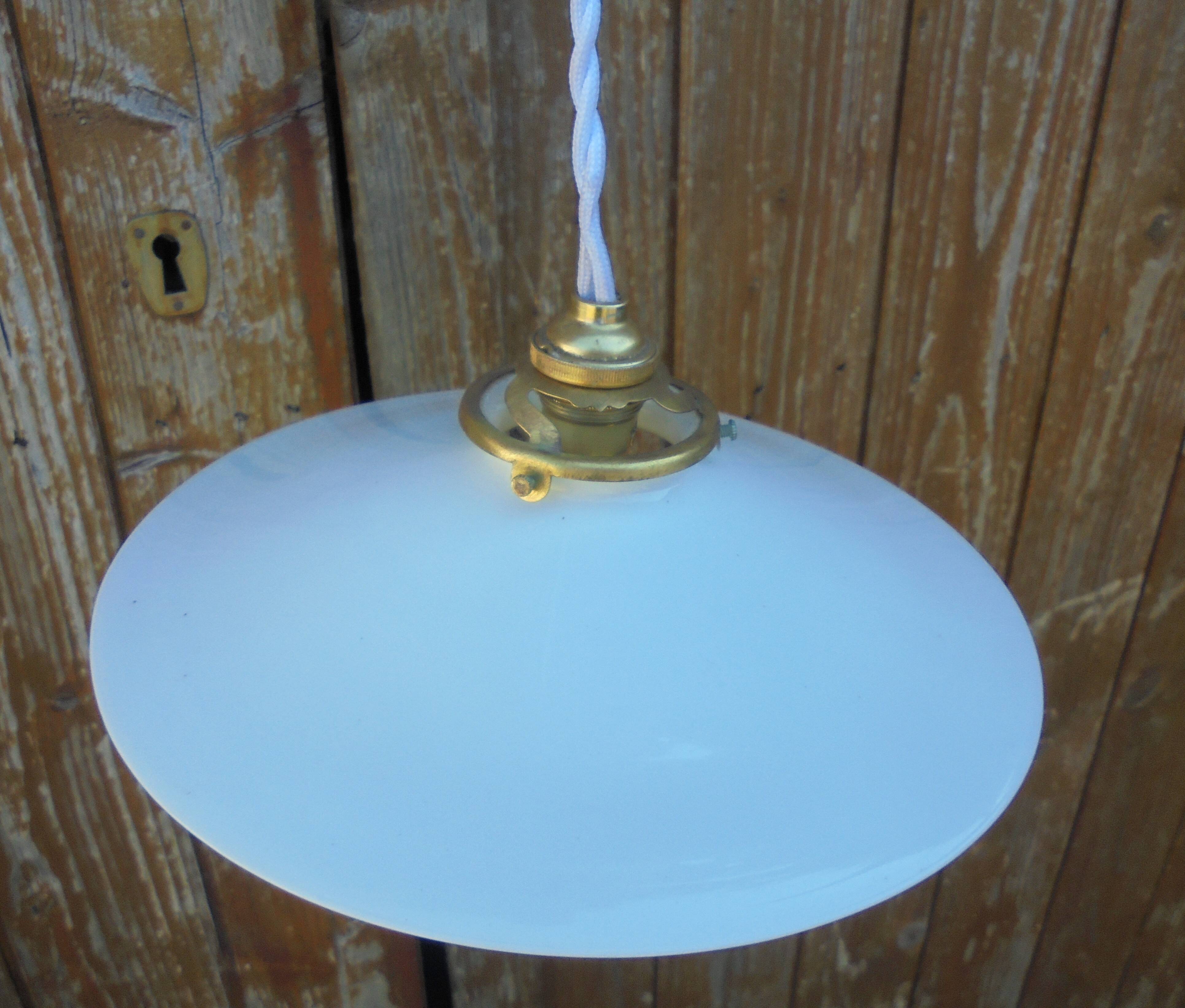 White opaline suspension complete with claw wire, socket and ceiling light