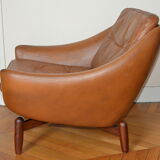 Fauteuil Scandinave en cuir patiné camel