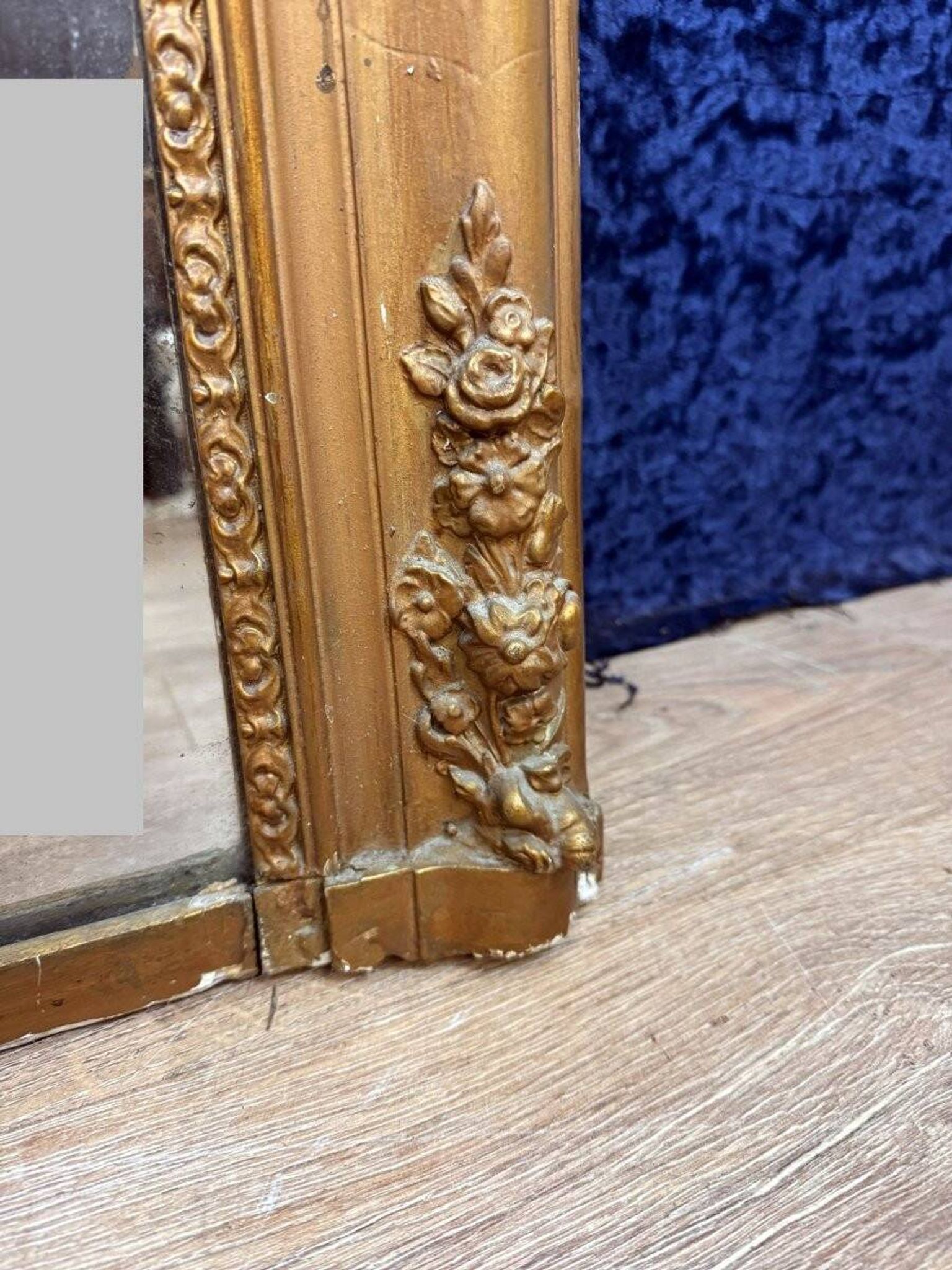 Empire period mirror in wood and gilded stucco circa 1810-1820