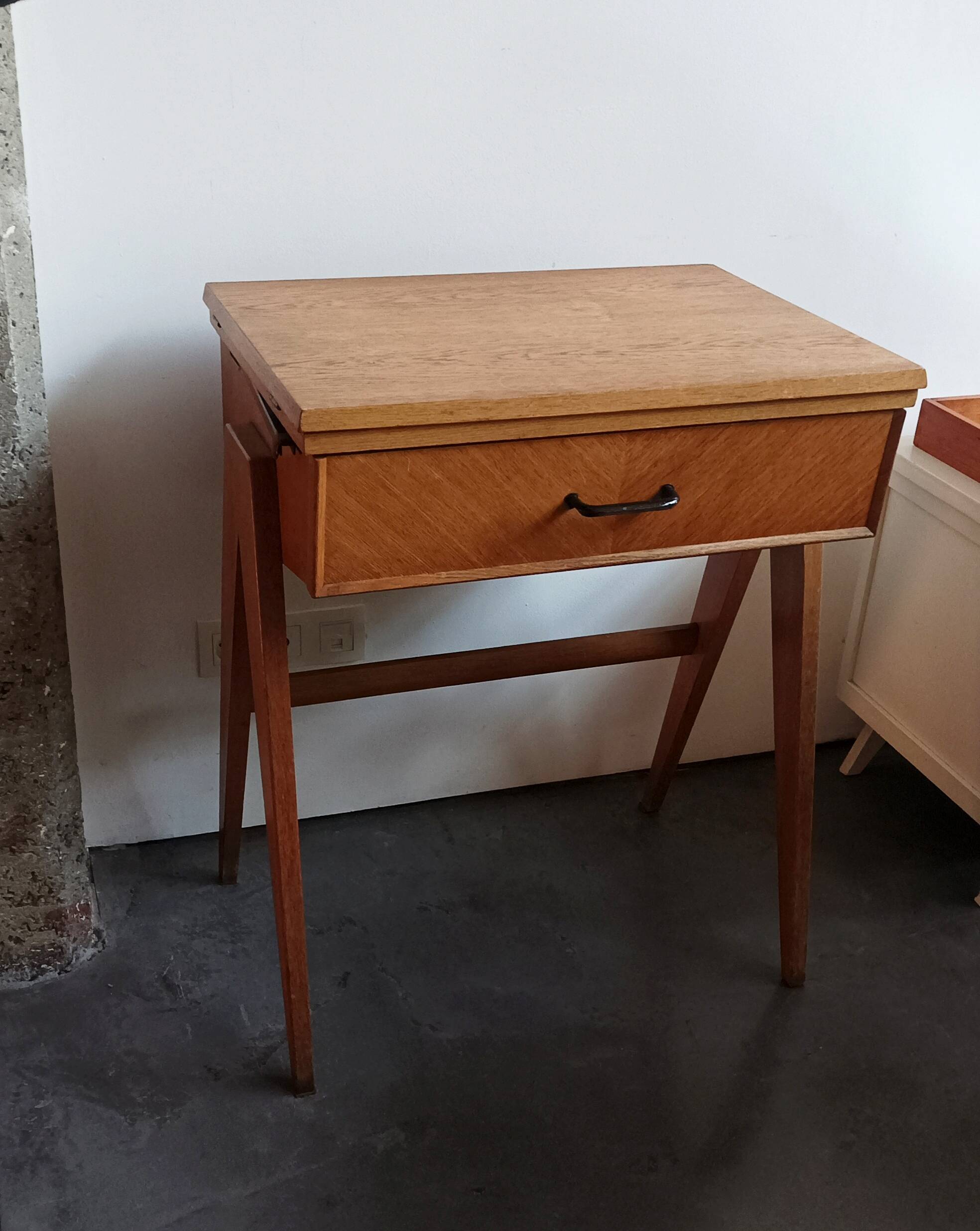 Side table with compass legs from the 50s/60s.