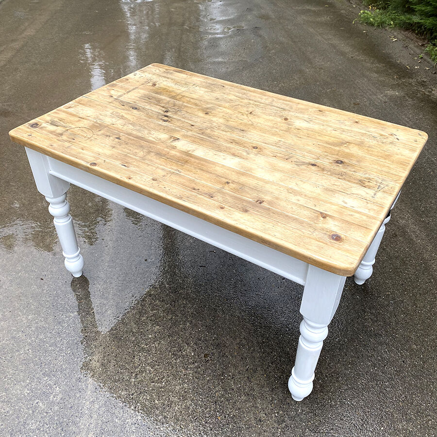 Table wood turned feet