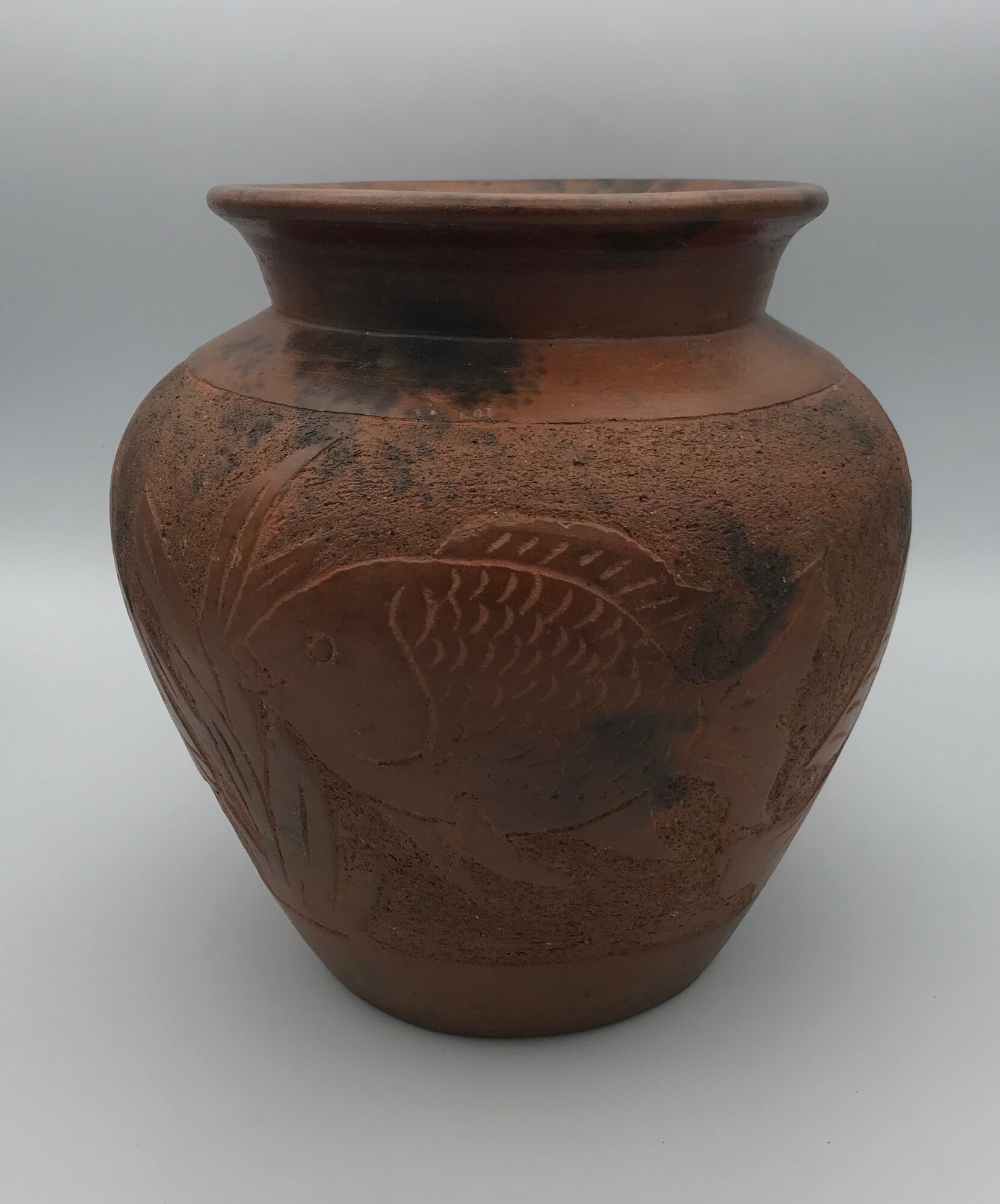 Vase or pot in brown terracotta with artistic decoration of fish.