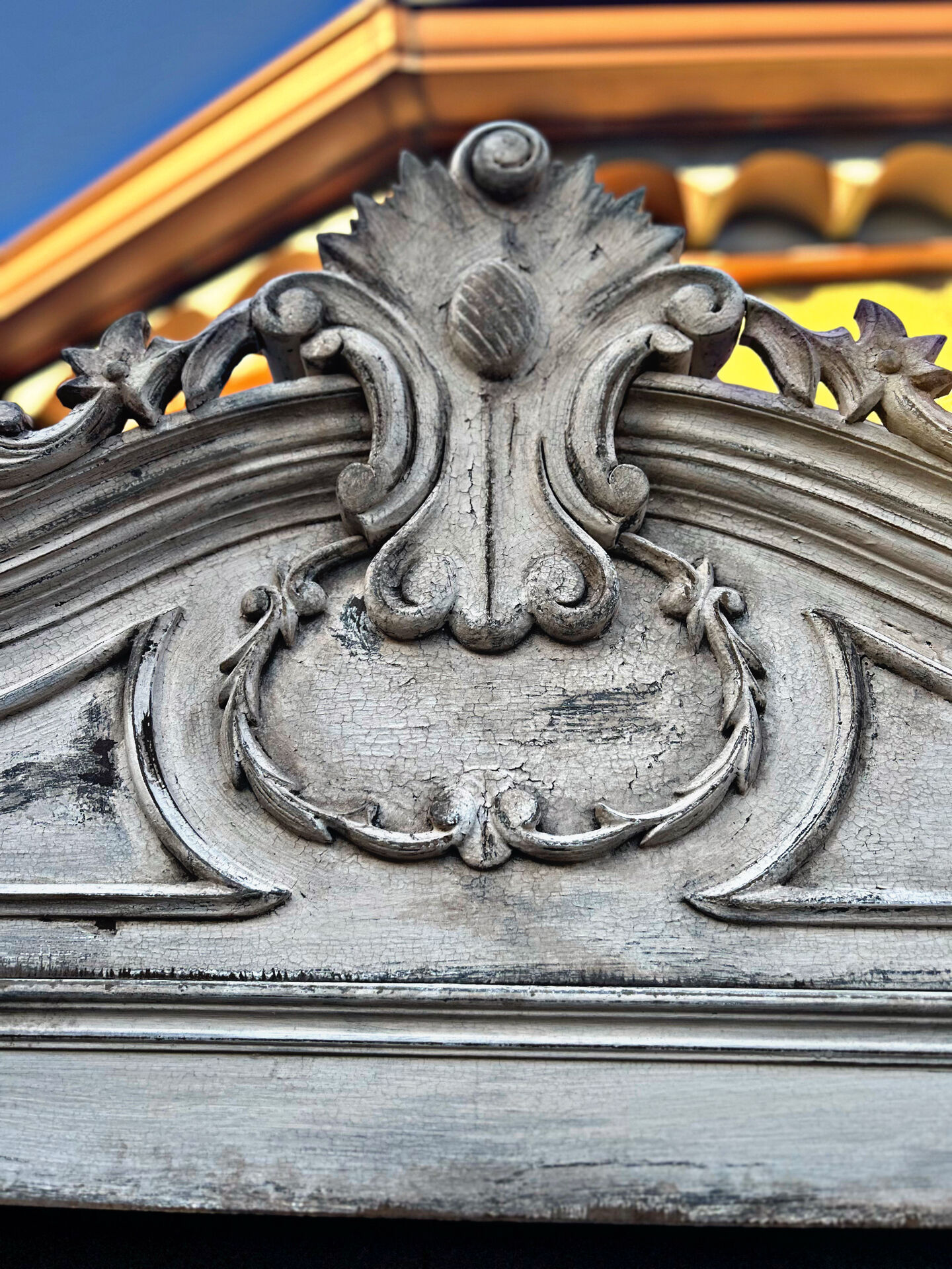 Patinated Tuscan-style bonnetière