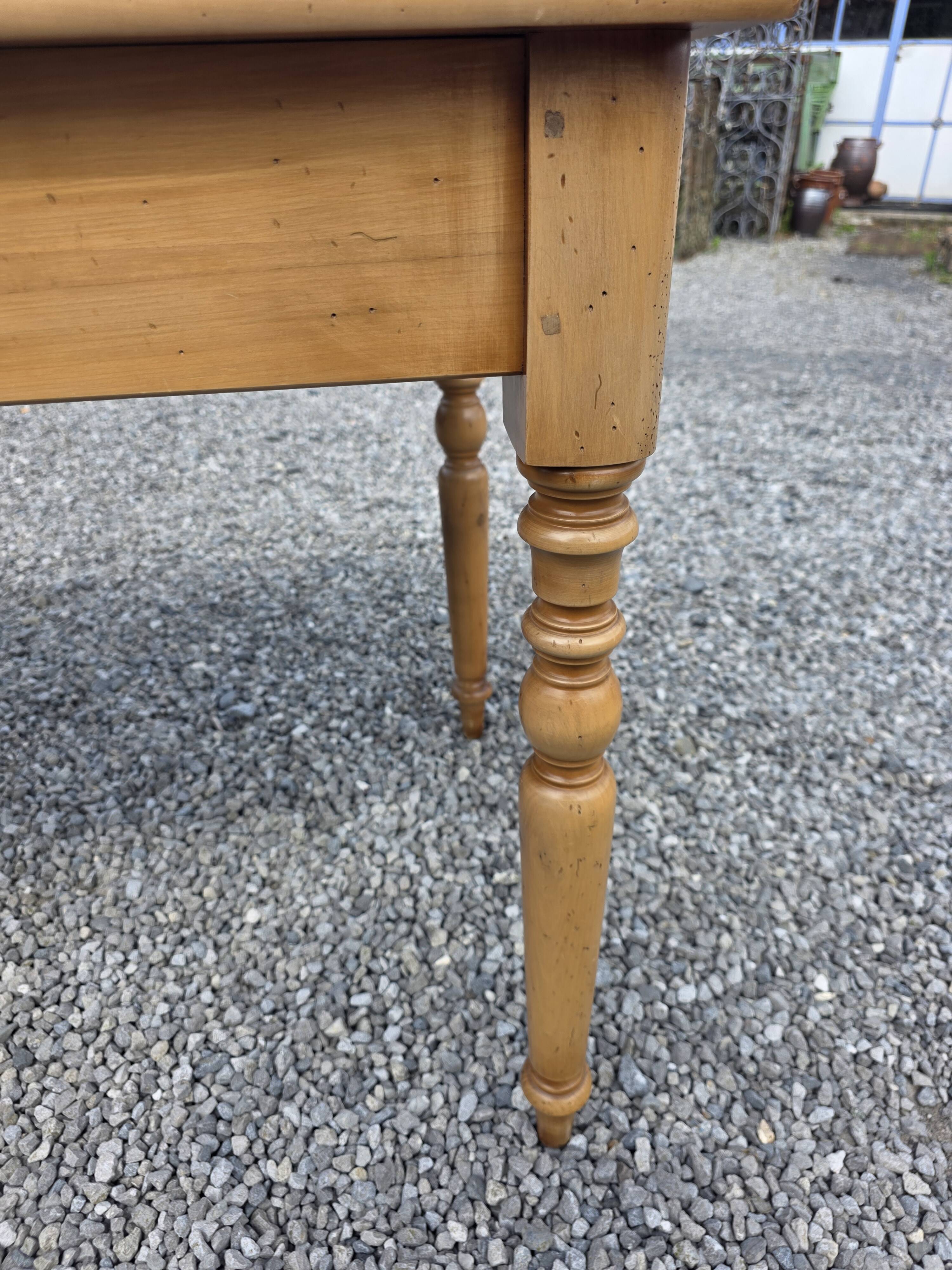 Bureau style Louis Philippe en merisier massif