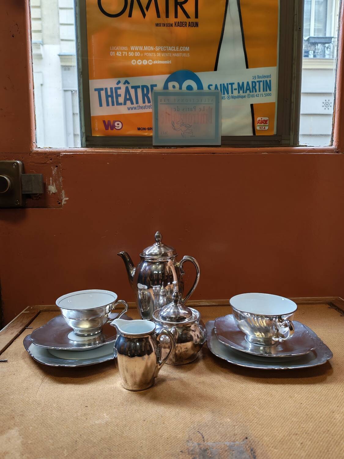 Breakfast set with tea or coffee in porcelain.