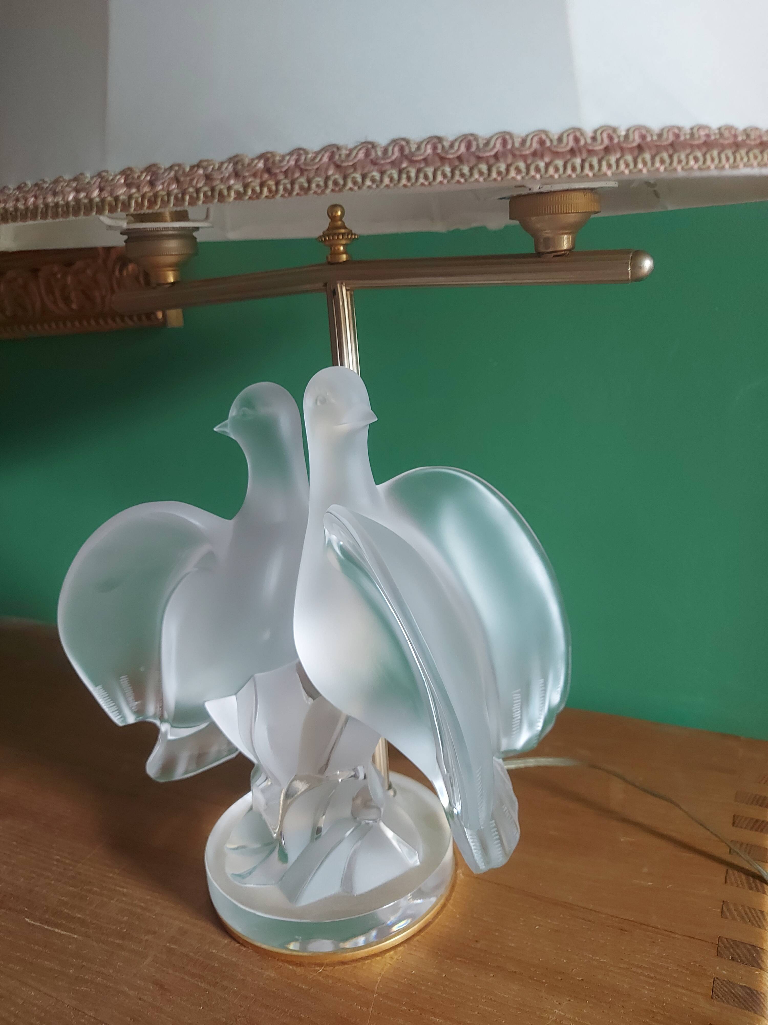 Crystal lamp Lalique with two doves model Ariane