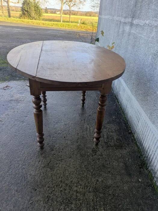 Oval table