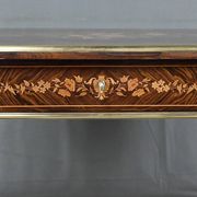 Middle table in rosewood veneer, Napoléon III period – 2nd half of the 19th century.