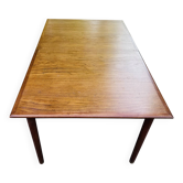 Table scandinave