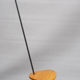 Tripod lamppost with deported tablet