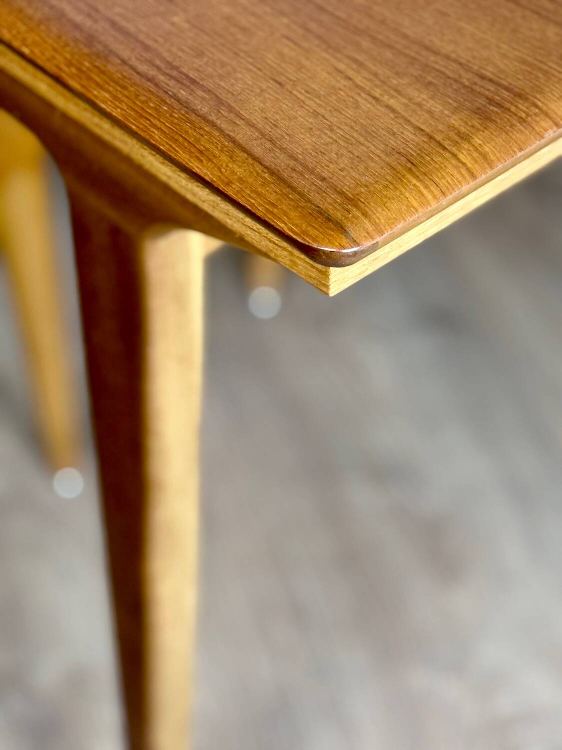 70s Scandinavian-inspired table with extensions