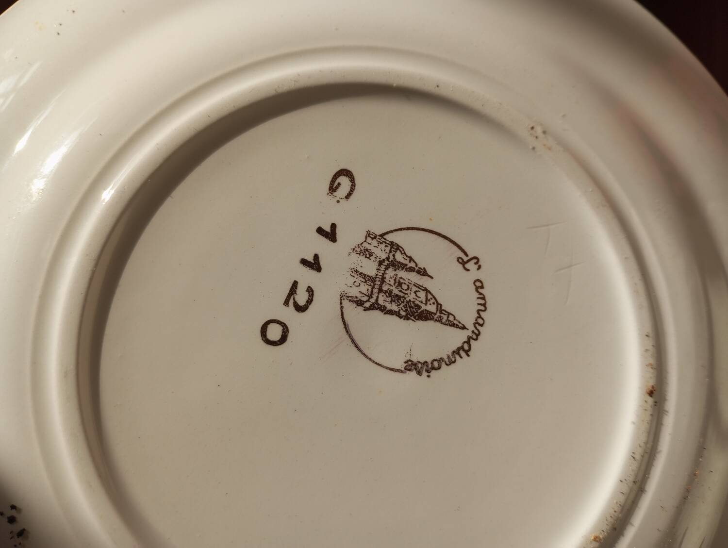 Amandinoise plate service