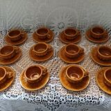 12 tasses à café anciennes avec soucoupes